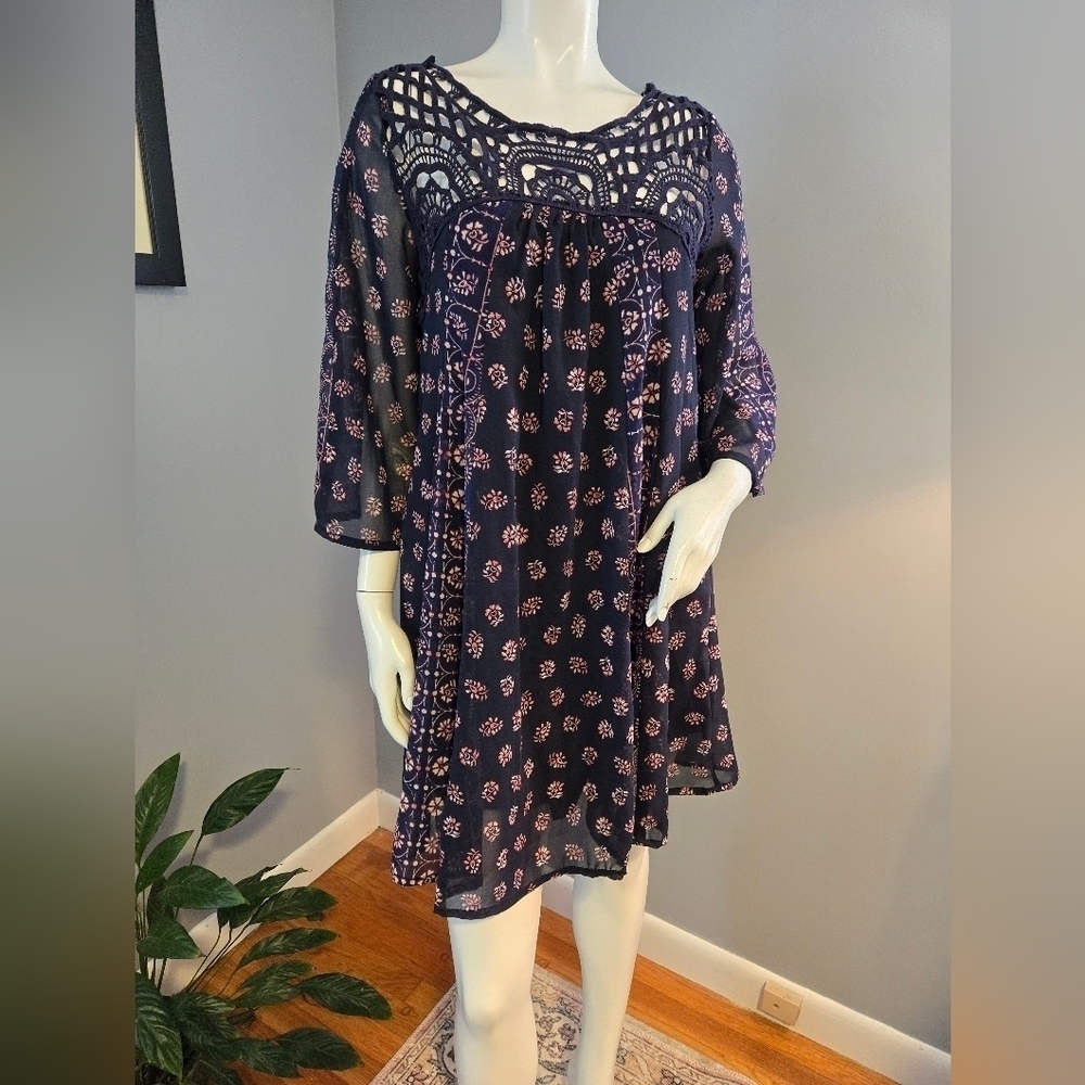 Japna Blue with Pink Print Lined Crocheted Neck Detail Mini Trapeze Dress Sz S